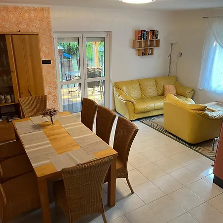 Sophie-haus, Sophie-haz *